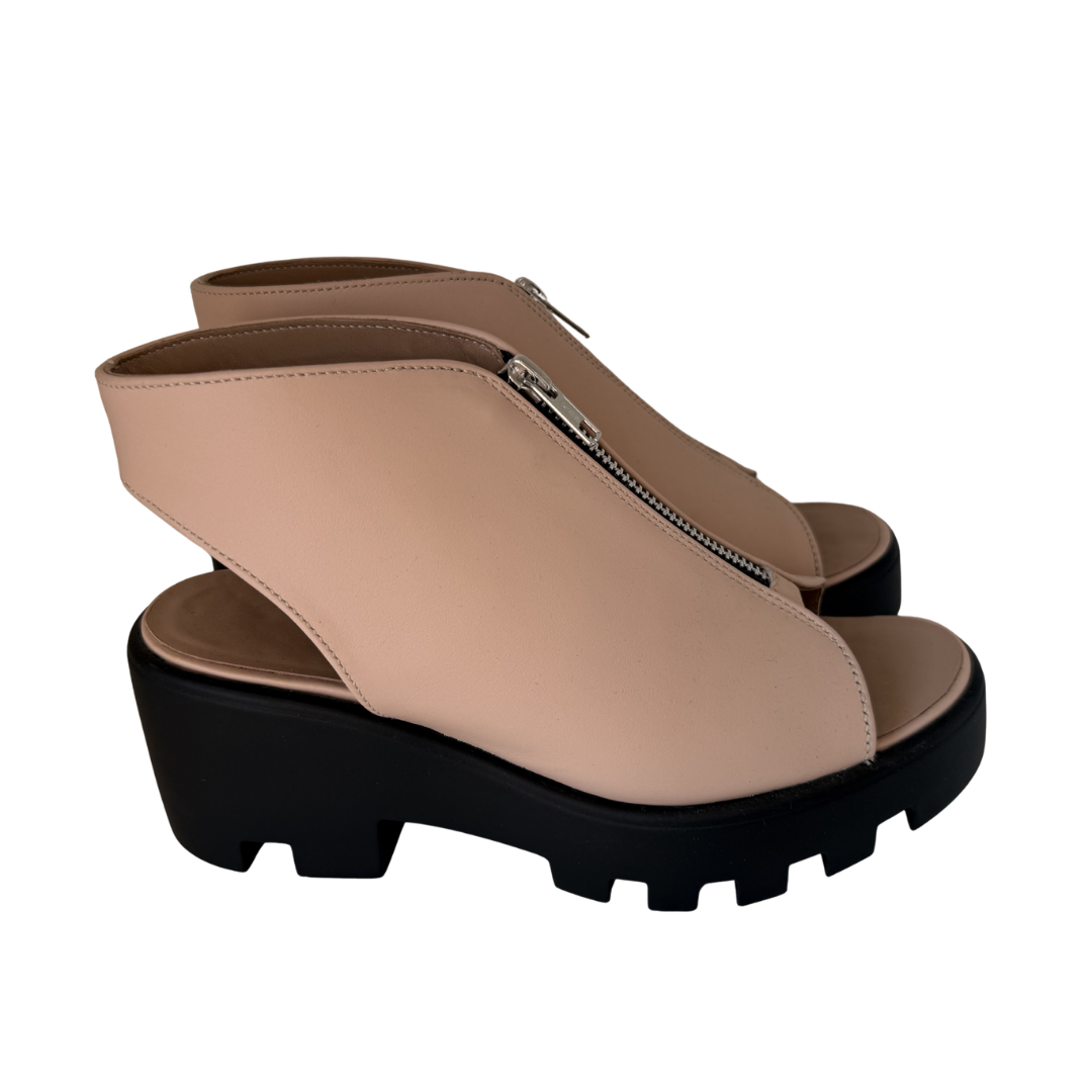 "Fidži" sandėlyje, kūno spalvos oda