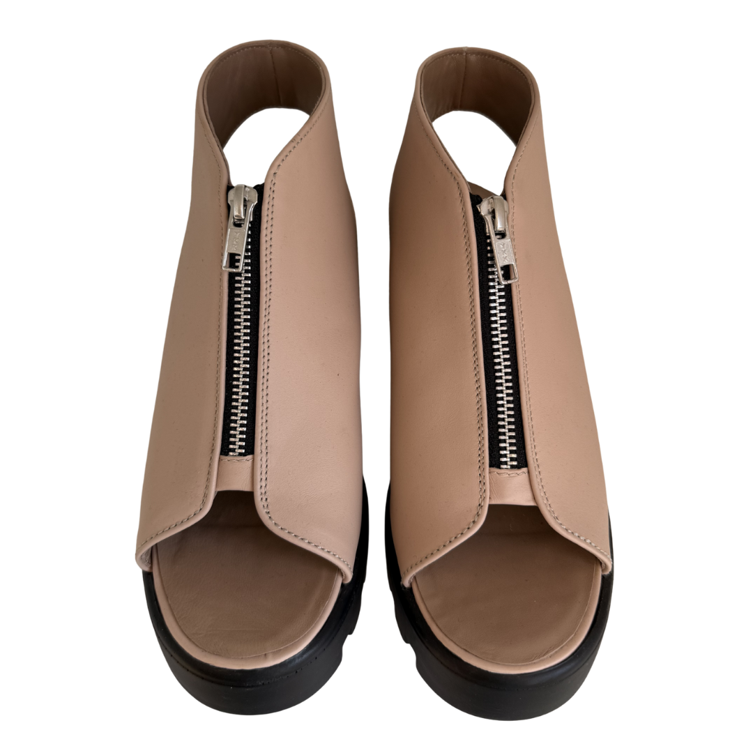 "Fidži" sandėlyje, kūno spalvos oda