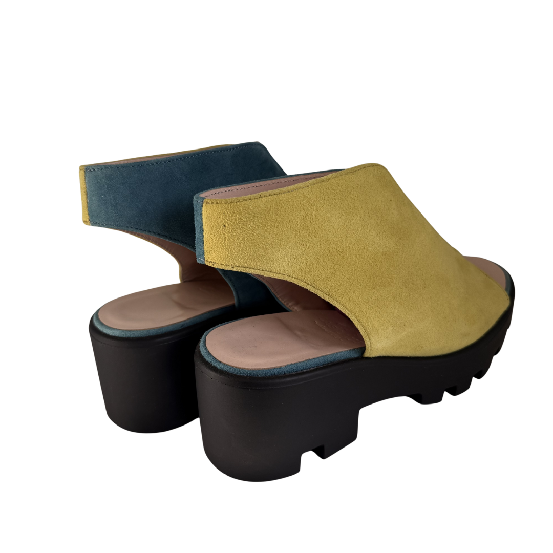 "Fidži" sandėlyje, ryškių spalvų