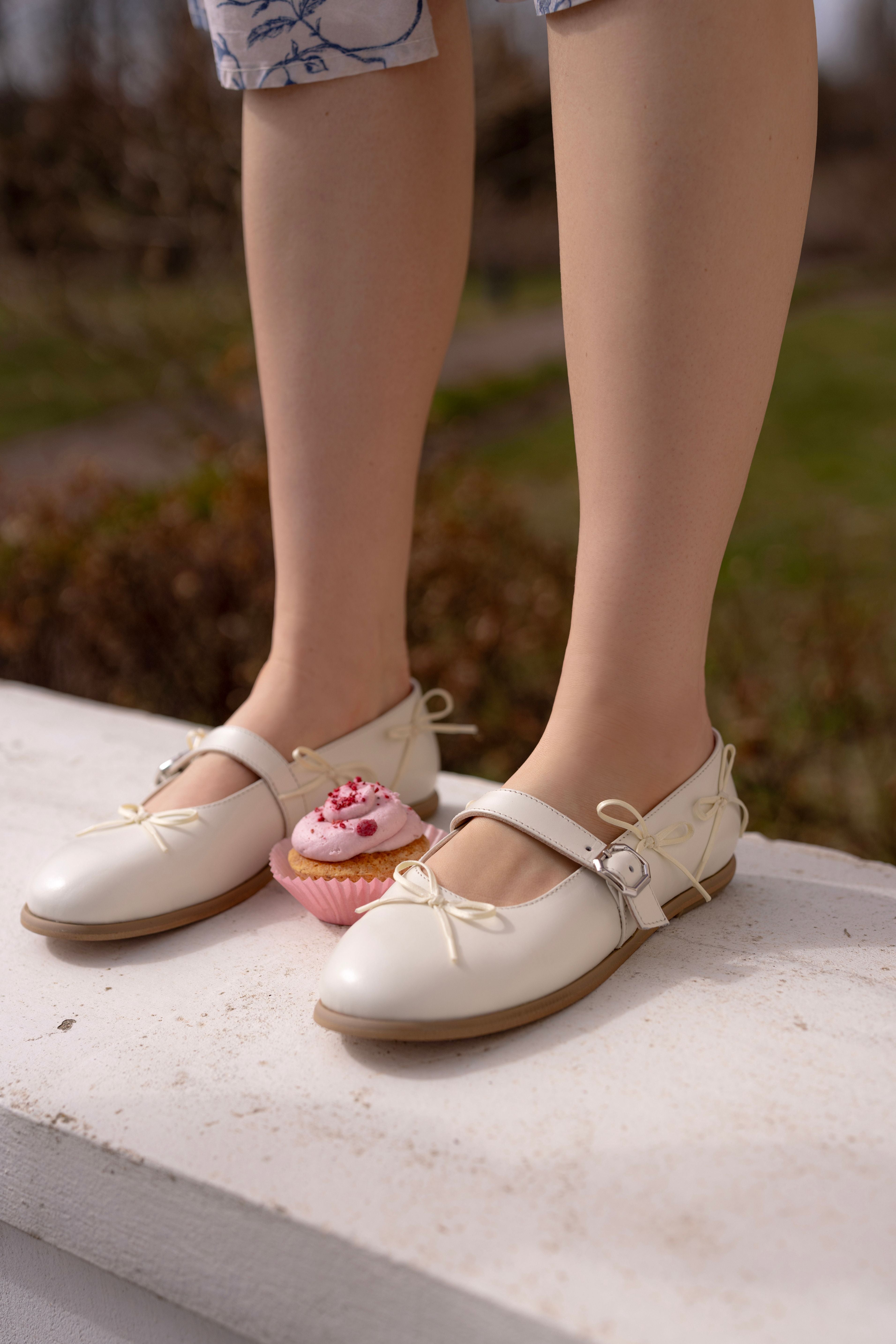 "Darling flats, Milk White"