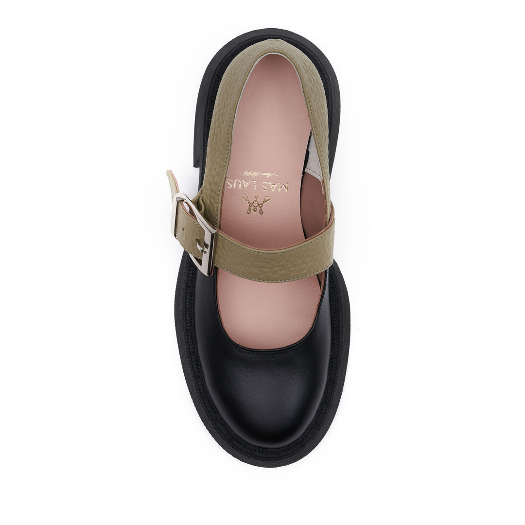 Laumė Closed Toe Sandals