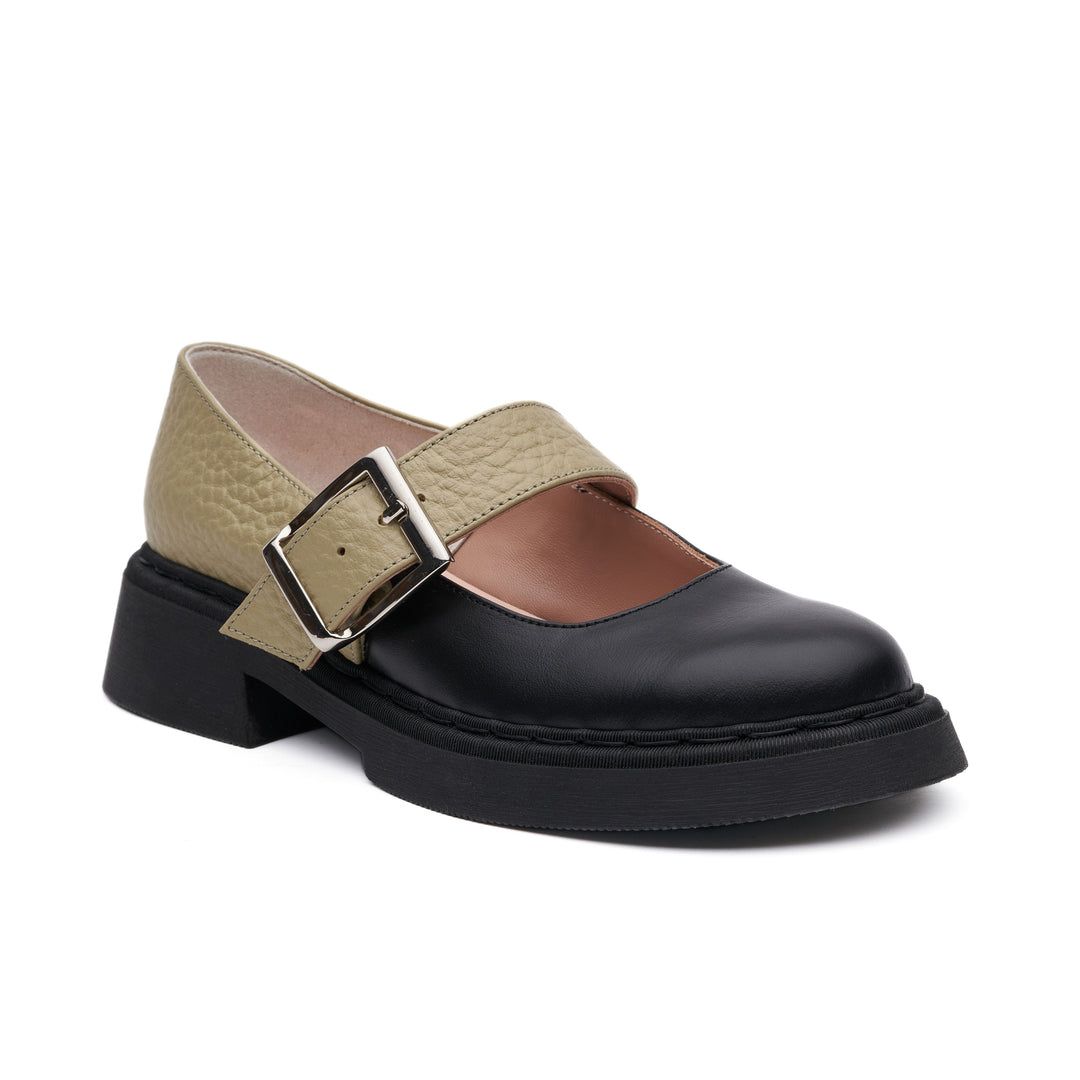 Laumė Closed Toe Sandals