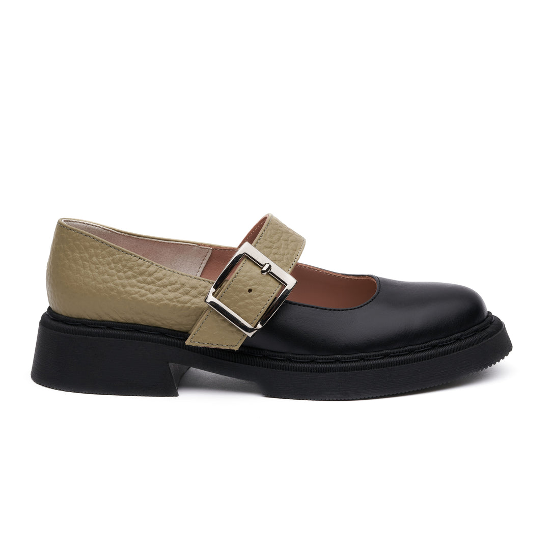 Laumė Closed Toe Sandals