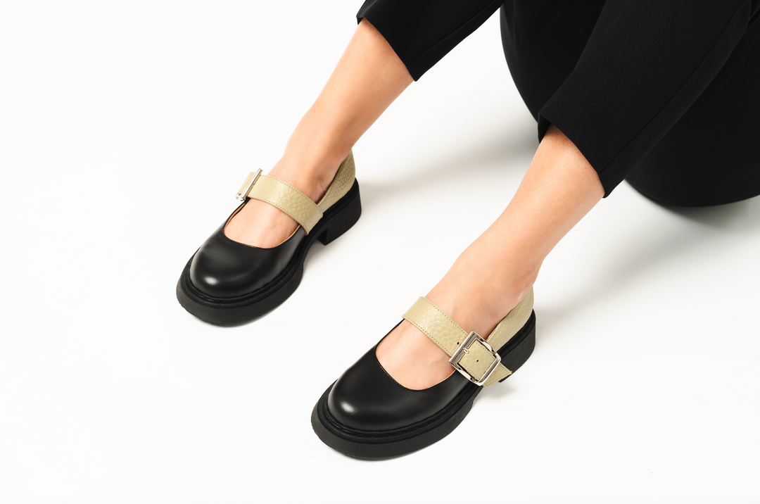 Laumė Closed Toe Sandals