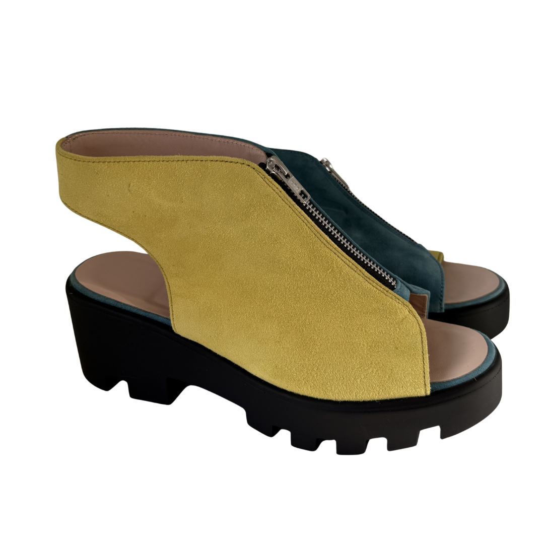 "Fidži" sandėlyje, ryškių spalvų