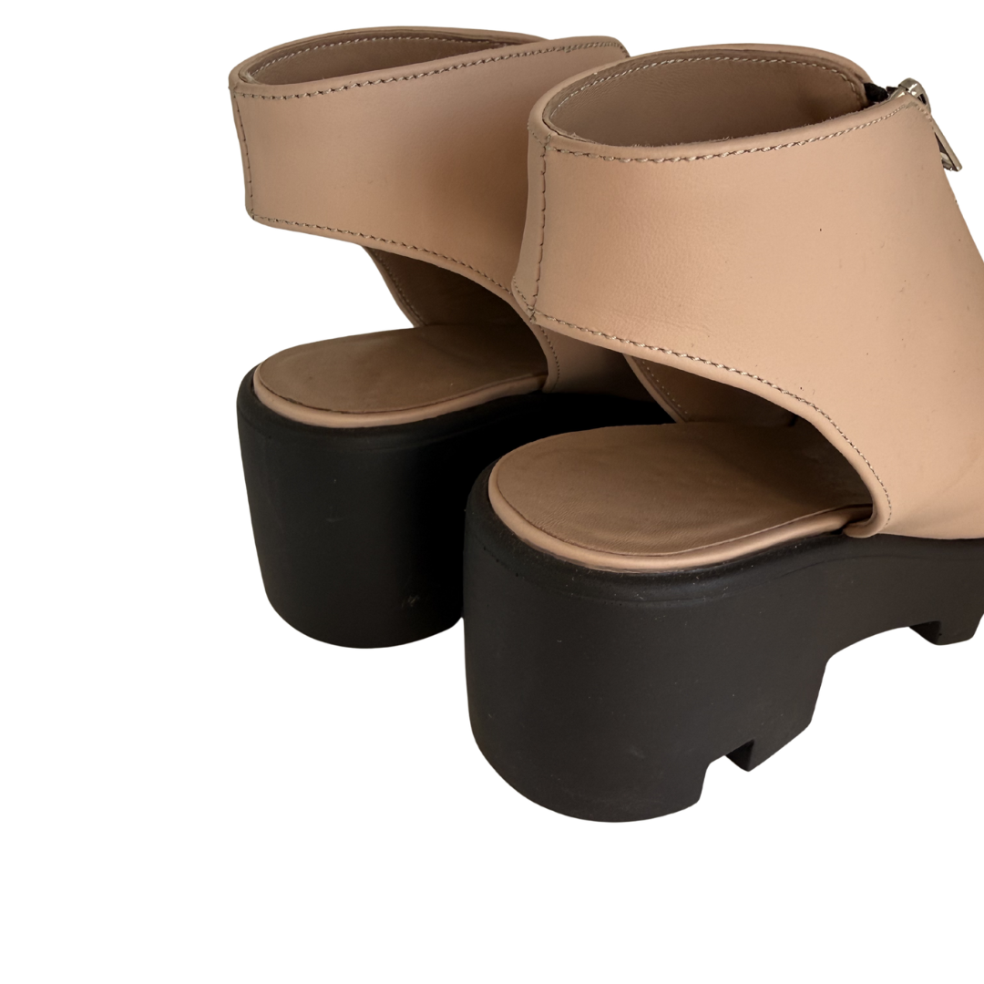 "Fidži" sandėlyje, kūno spalvos oda