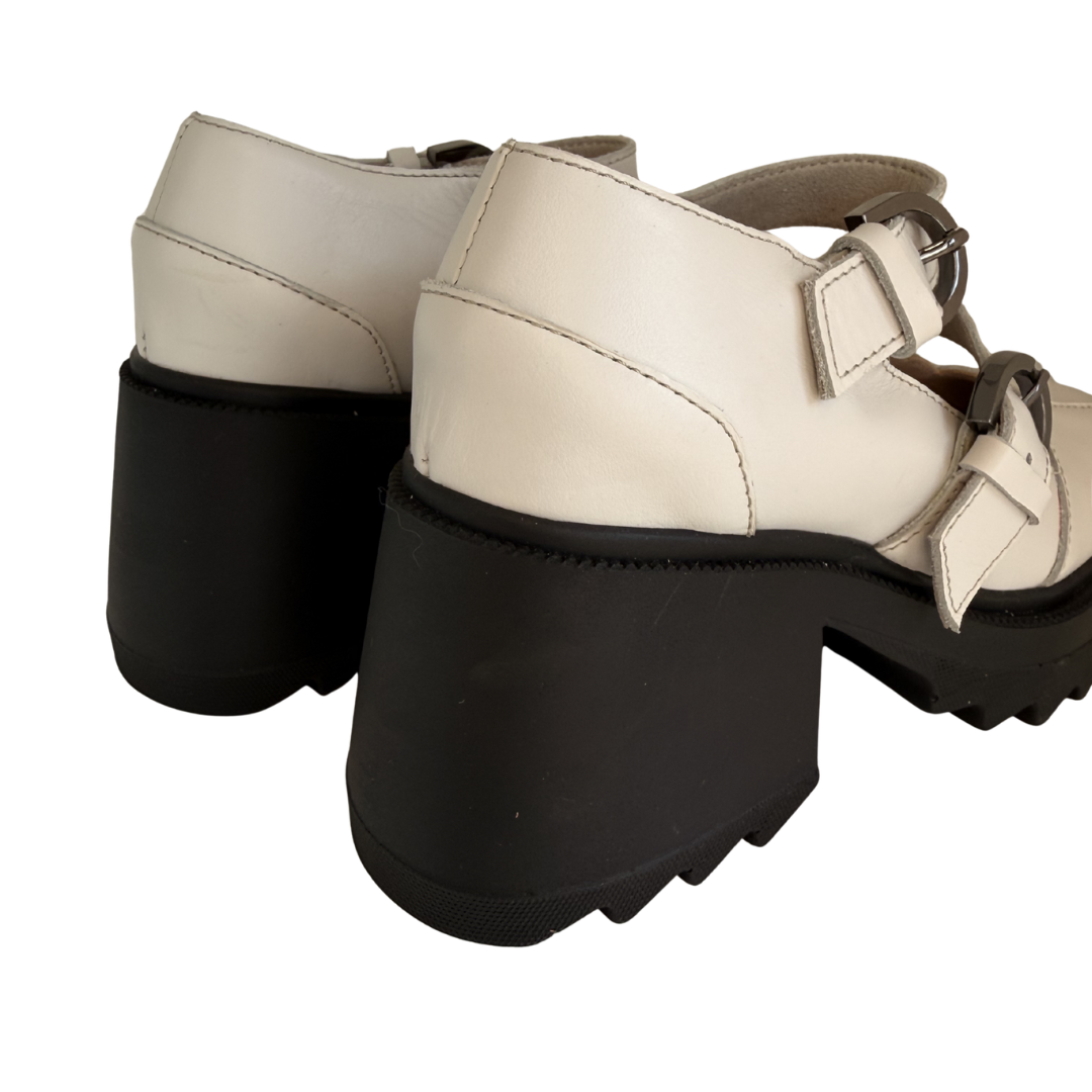 "Anguisoola Pumps" sandėlyje, baltos spalvos