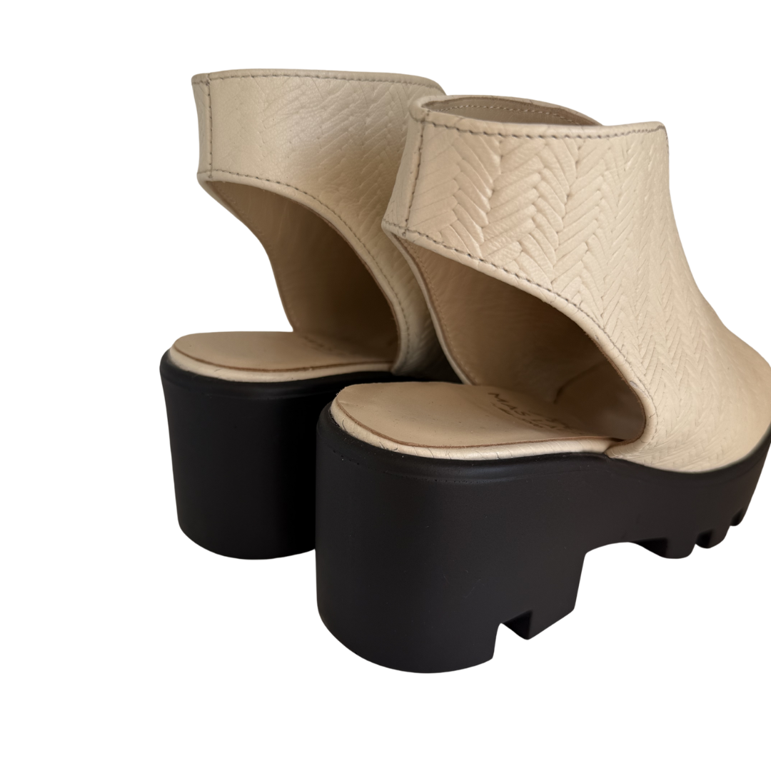 "Fidži" sandėlyje ("Santorinas" odos raštas)