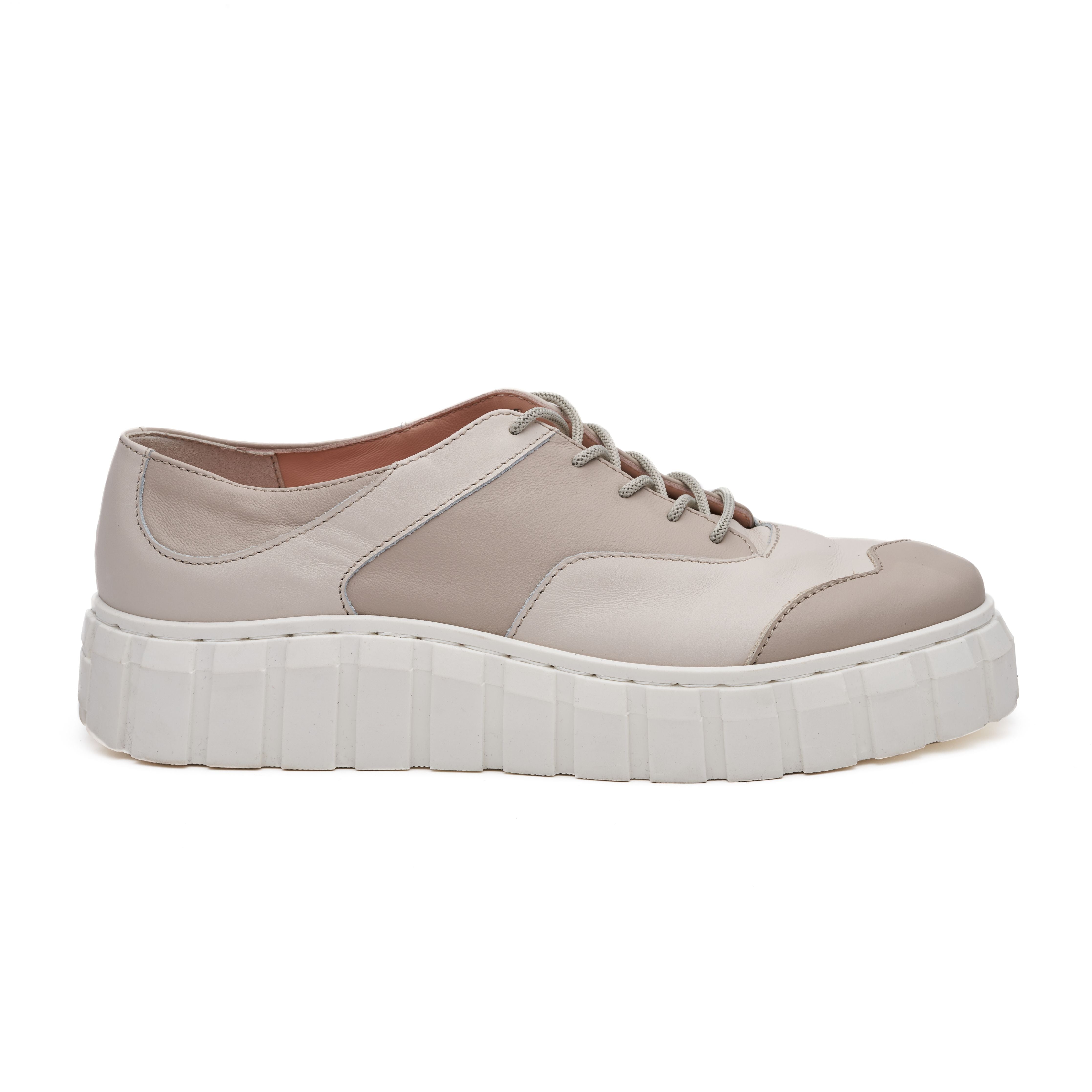 "Vėjas Sneakers" sandėlyje