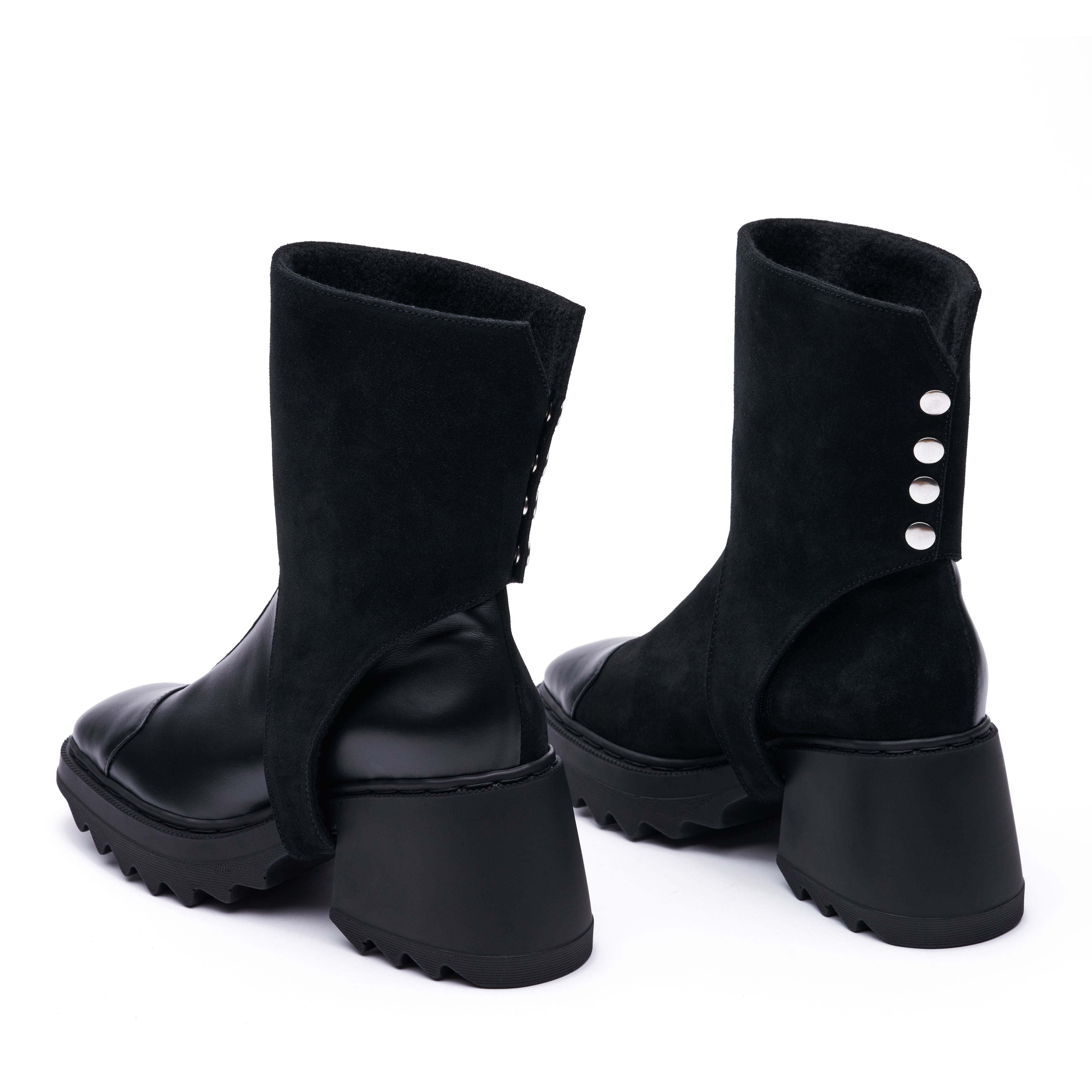 "Transformer Boots" sandėlyje